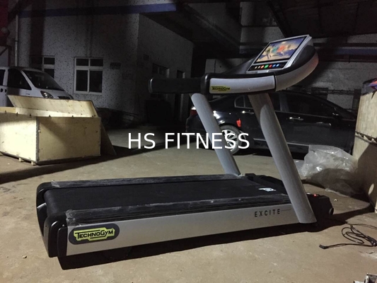 ボディー ビルの商業体育館のトレッドミルのTechnogym 16.1のインチTFT色スクリーン