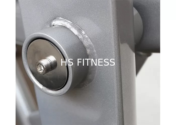 体育館の版は適性の訓練用器材の肩の出版物のPrecor機械に荷を積んだ